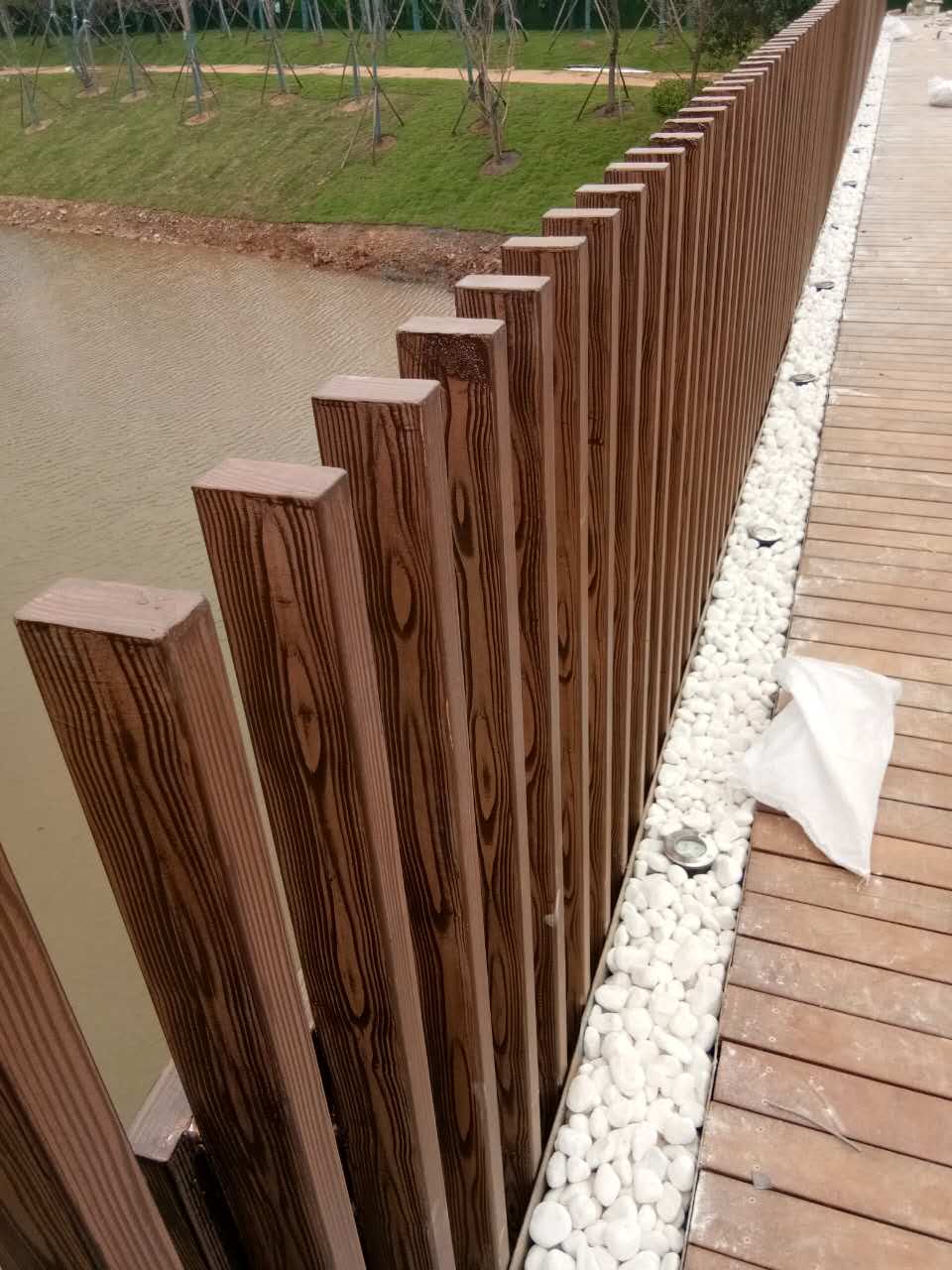 萍乡钢管护栏木纹漆施工项目